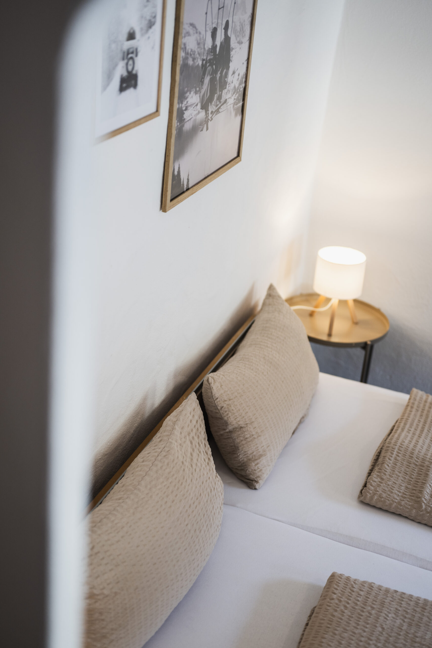 Unser Domizil Brugger ist ein familiär geführtes Bed- & Breakfast Hotel bestehend aus vierzehn Hotelzimmern und fünf Appartements in Neukirchen am Großvenediger. // Our Domizil Brugger is a family-run bed and breakfast hotel consisting of fourteen hotel rooms and five apartments in Neukirchen am Grossvenediger.