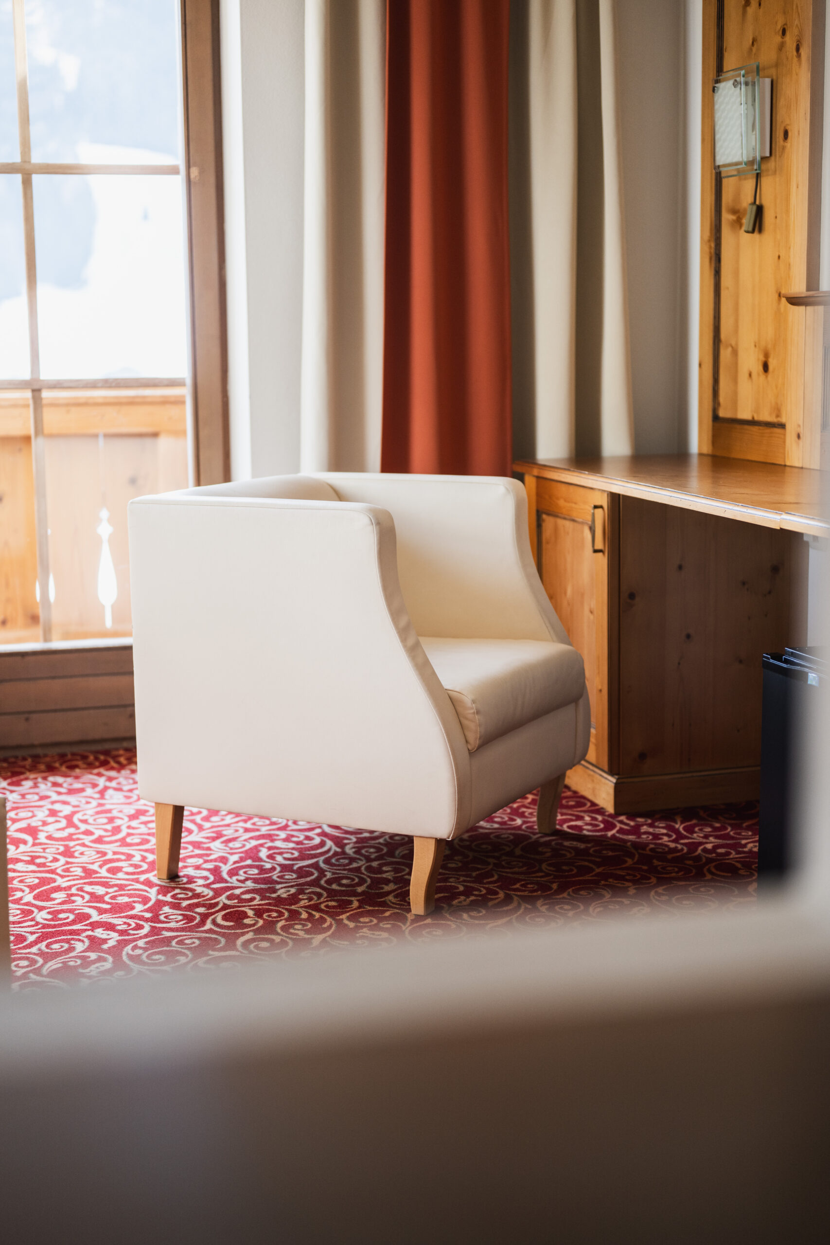 Unser Domizil Brugger ist ein familiär geführtes Bed- & Breakfast Hotel bestehend aus vierzehn Hotelzimmern und fünf Appartements in Neukirchen am Großvenediger. // Our Domizil Brugger is a family-run bed and breakfast hotel consisting of fourteen hotel rooms and five apartments in Neukirchen am Grossvenediger.