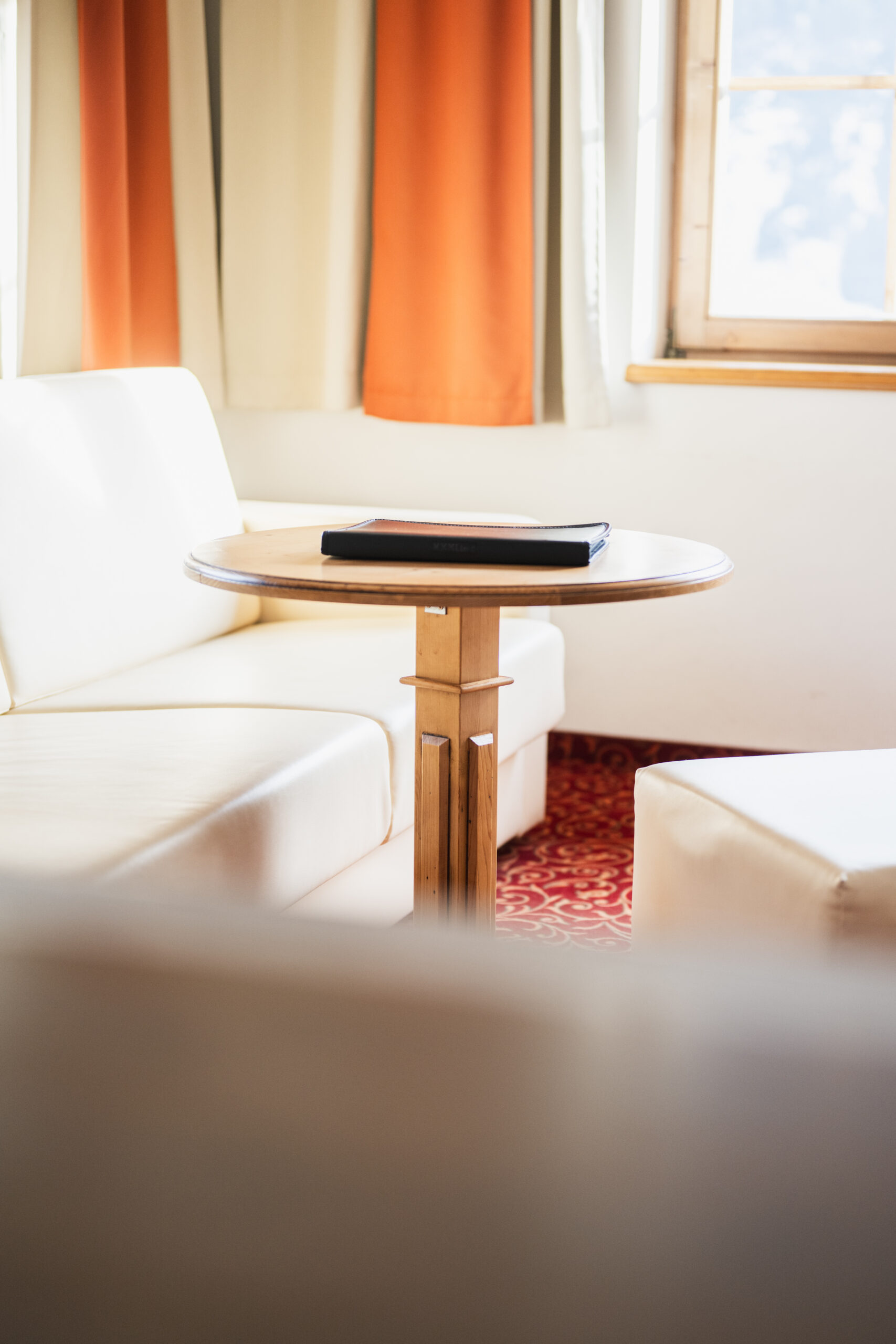 Unser Domizil Brugger ist ein familiär geführtes Bed- & Breakfast Hotel bestehend aus vierzehn Hotelzimmern und fünf Appartements in Neukirchen am Großvenediger. // Our Domizil Brugger is a family-run bed and breakfast hotel consisting of fourteen hotel rooms and five apartments in Neukirchen am Grossvenediger.