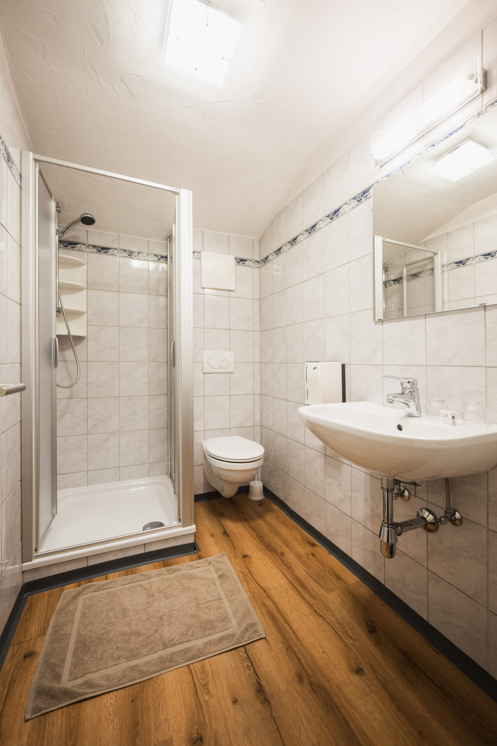 Unser Domizil Brugger ist ein familiär geführtes Bed- & Breakfast Hotel bestehend aus vierzehn Hotelzimmern und fünf Appartements in Neukirchen am Großvenediger. // Our Domizil Brugger is a family-run bed and breakfast hotel consisting of fourteen hotel rooms and five apartments in Neukirchen am Grossvenediger.