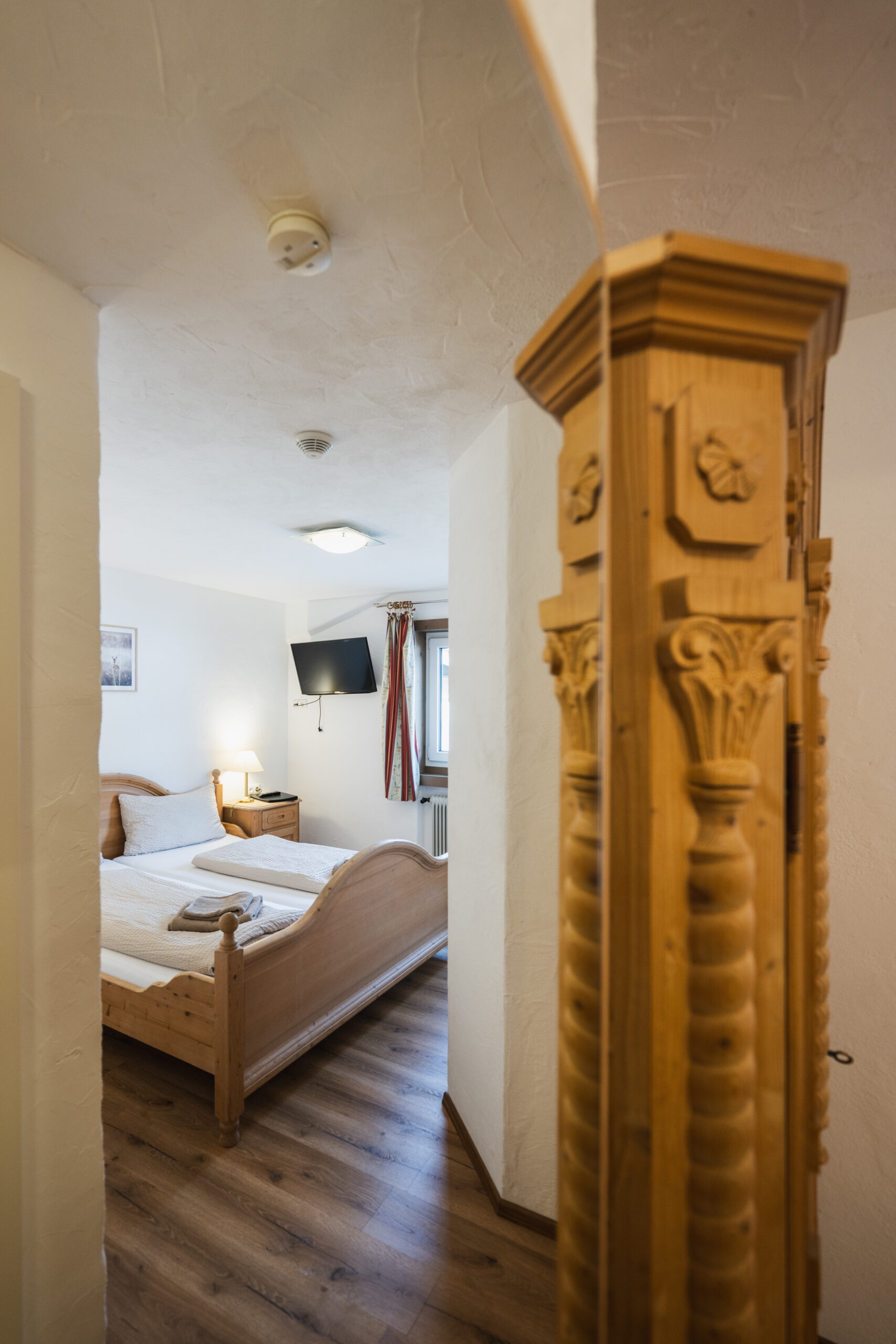 Unser Domizil Brugger ist ein familiär geführtes Bed- & Breakfast Hotel bestehend aus vierzehn Hotelzimmern und fünf Appartements in Neukirchen am Großvenediger. // Our Domizil Brugger is a family-run bed and breakfast hotel consisting of fourteen hotel rooms and five apartments in Neukirchen am Grossvenediger.