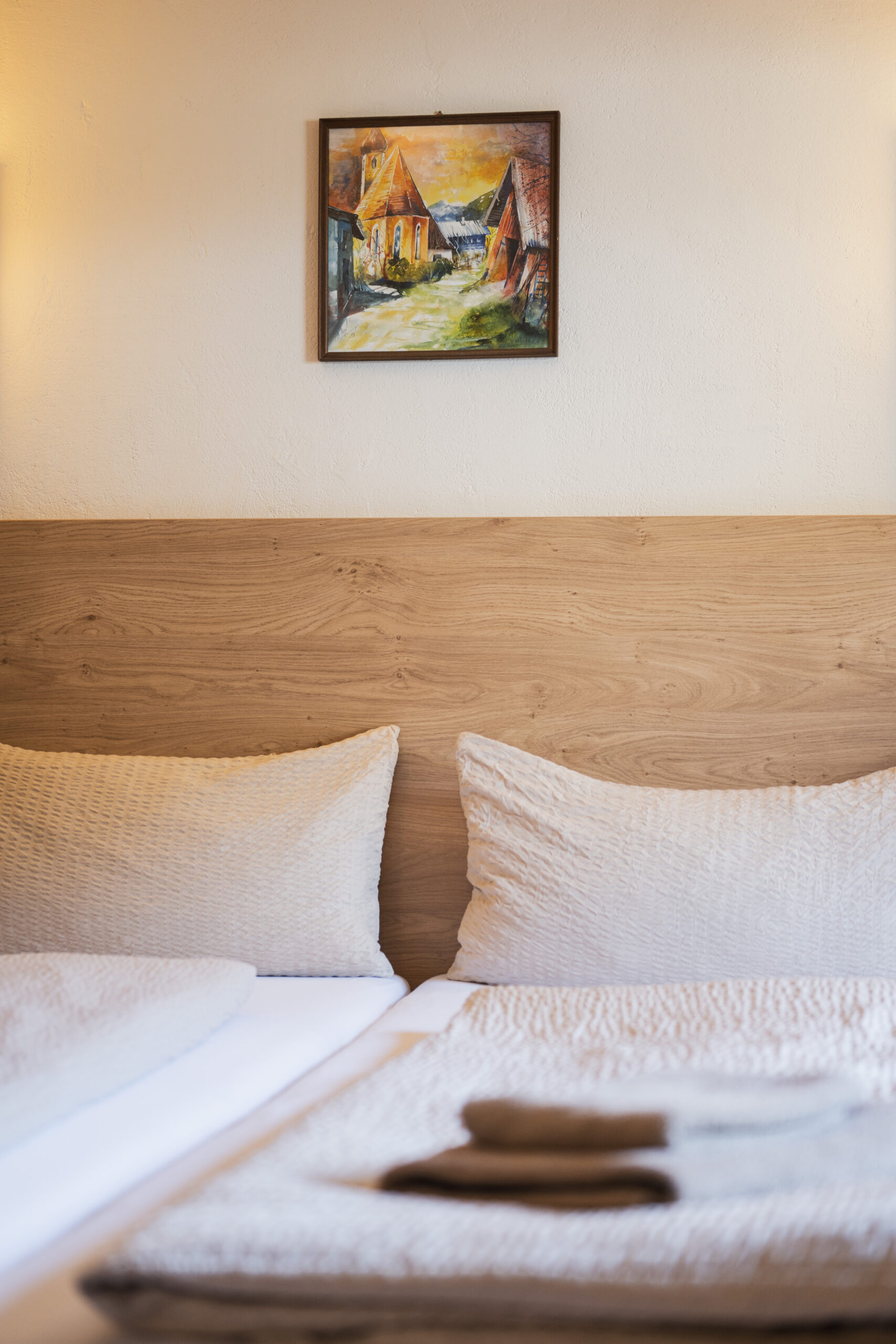 Unser Domizil Brugger ist ein familiär geführtes Bed- & Breakfast Hotel bestehend aus vierzehn Hotelzimmern und fünf Appartements in Neukirchen am Großvenediger. // Our Domizil Brugger is a family-run bed and breakfast hotel consisting of fourteen hotel rooms and five apartments in Neukirchen am Grossvenediger.
